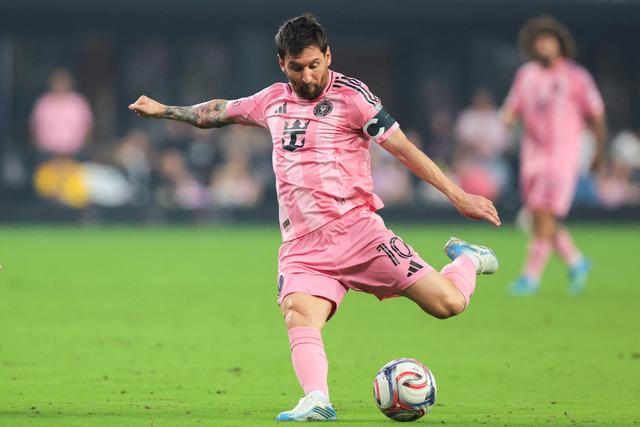 Messi'den Muhteşem Frikik Golü: 4 Gol ve 1 Asistle Maçı Sıraladı