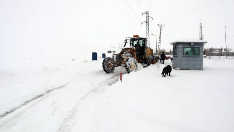Kastamonu, Tokat ve Amasya'nın köylerinde kar nedeniyle 90 yol ulaşıma kapandı