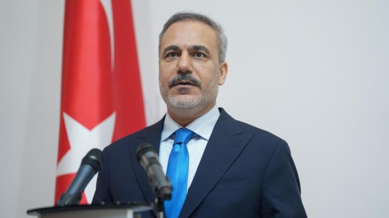 Bakan Fiddan, telefonda Azerbaycan ve Mısır meslektaşlarıyla tanıştı