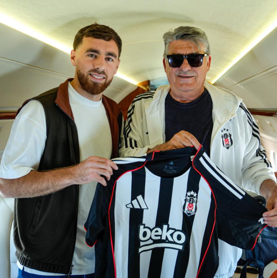Orkun Kökçü transferde çok ilginç bir etkinlik! 2'ye eğilerek ayaklarını öptü