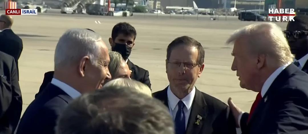 En son haberler | Uçaktan iner inmez derin sohbet! İsrail'de yollar kapandı, Trump'ın ziyaretinden ilk görüntüler geldi...